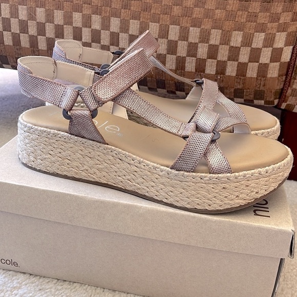 Brand New Nicole Genuine Leather Pathbreaker Espadrille Wedge Sandals Metallic - Picture 2 of 15
